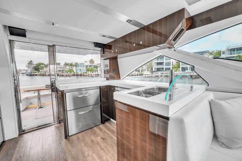 Slide: The Image of Cruisers Yachts 60 Fly 2024 - 30