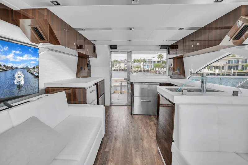 Slide: The Image of Cruisers Yachts 60 Fly 2024 - 31