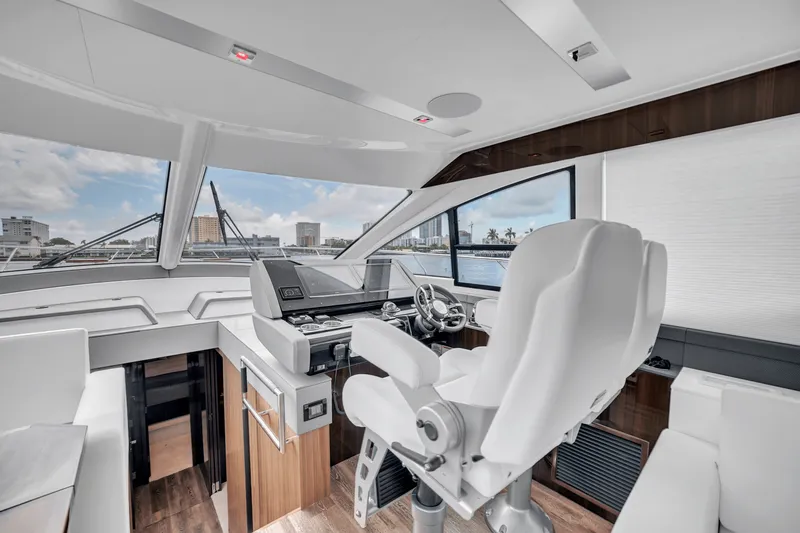 Slide: The Image of Cruisers Yachts 60 Fly 2024 - 36