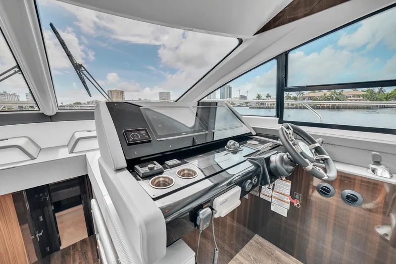 Slide: The Image of Cruisers Yachts 60 Fly 2024 - 37