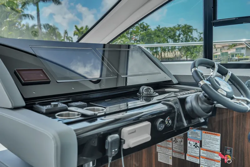 Slide: The Image of Cruisers Yachts 60 Fly 2024 - 38