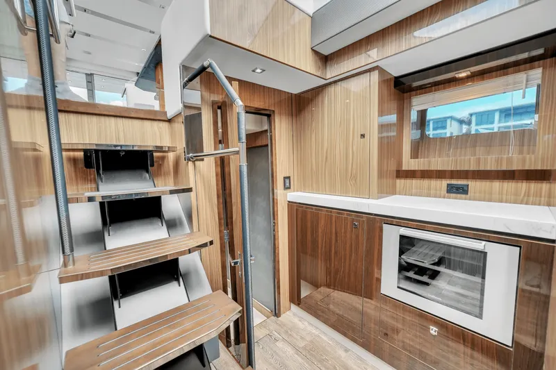 Slide: The Image of Cruisers Yachts 60 Fly 2024 - 43