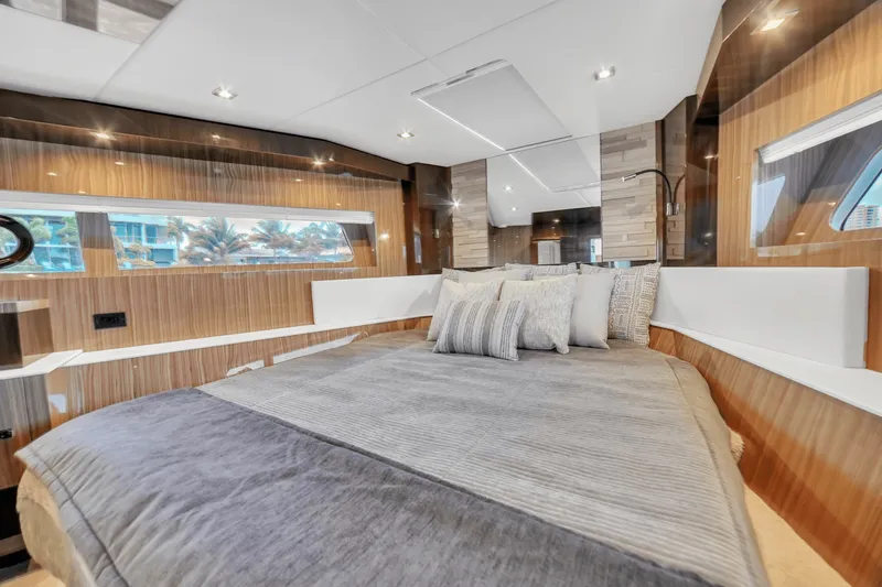 Slide: The Image of Cruisers Yachts 60 Fly 2024 - 48