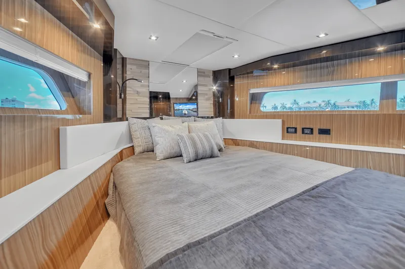 Slide: The Image of Cruisers Yachts 60 Fly 2024 - 49