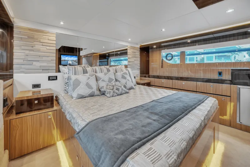 Slide: The Image of Cruisers Yachts 60 Fly 2024 - 58