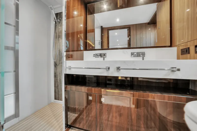 Slide: The Image of Cruisers Yachts 60 Fly 2024 - 64