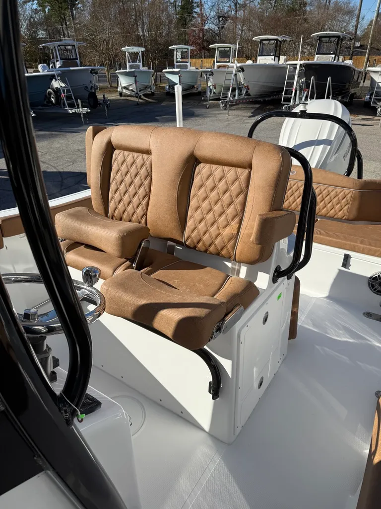 Slide: The Image of Sea Hunt Ultra 255SE 2026 - 10