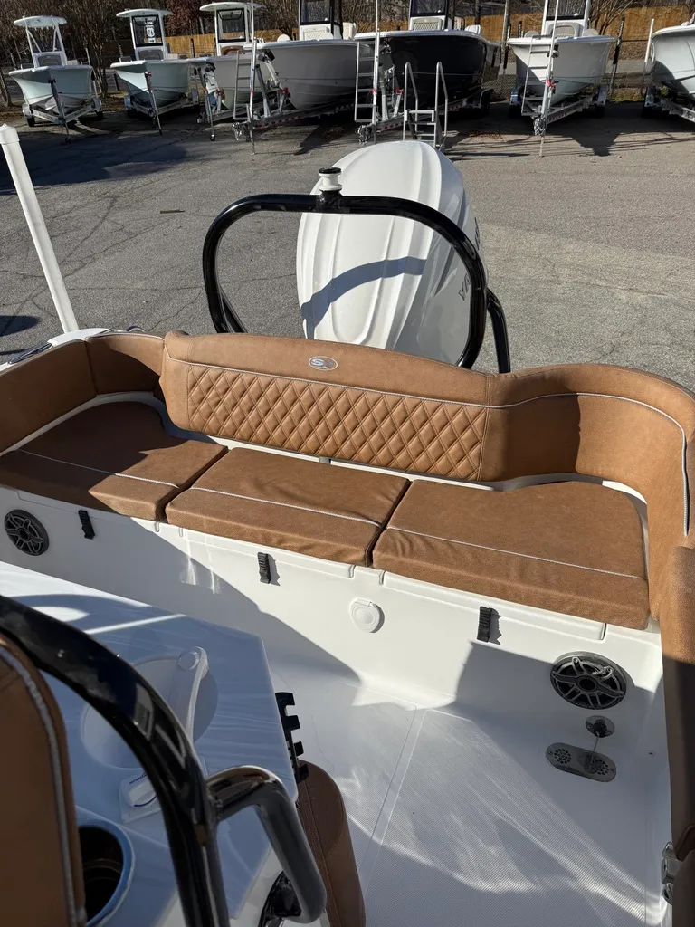 Slide: The Image of Sea Hunt Ultra 255SE 2026 - 13