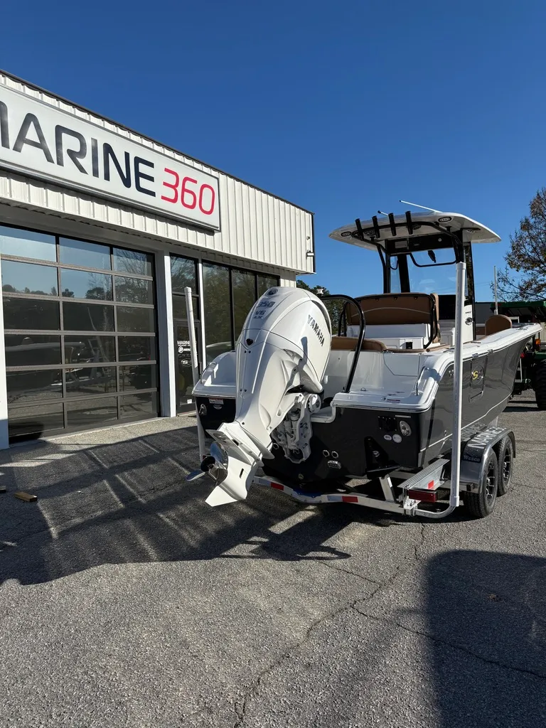 Slide: The Image of Sea Hunt Ultra 255SE 2026 - 2