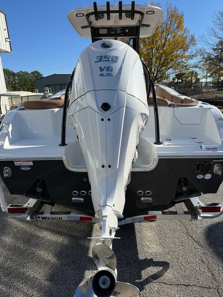 Slide: The Image of Sea Hunt Ultra 255SE 2026 - 3