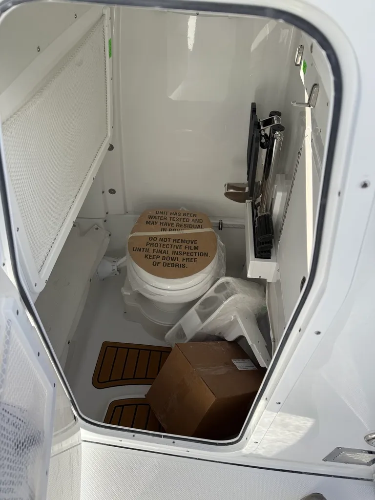 Slide: The Image of Sea Hunt Ultra 255SE 2026 - 8