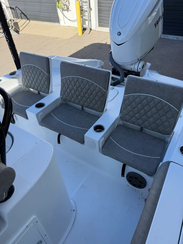 Slide: The Image of Sea Hunt BX25FS 2026 - 14