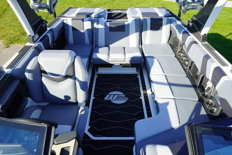 Slide: The Image of Malibu Boats 23 MXZ 2026 - 3