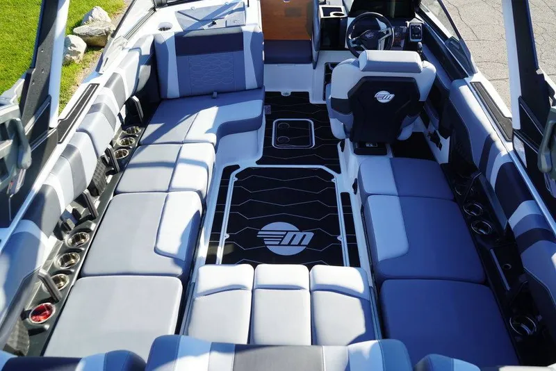 Slide: The Image of Malibu Boats 23 MXZ 2026 - 12