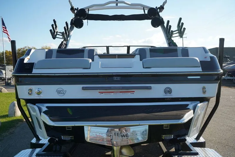 Slide: The Image of Malibu Boats 23 MXZ 2026 - 10
