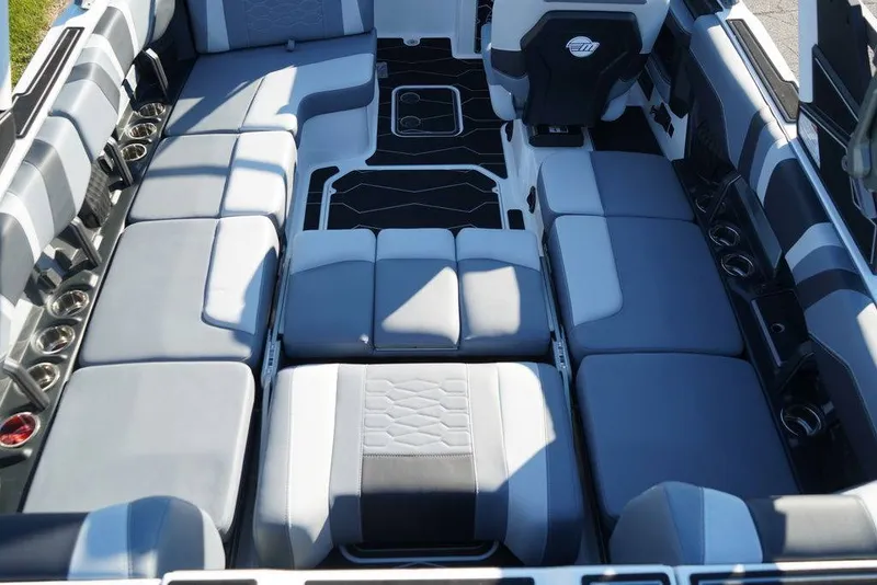 Slide: The Image of Malibu Boats 23 MXZ 2026 - 17