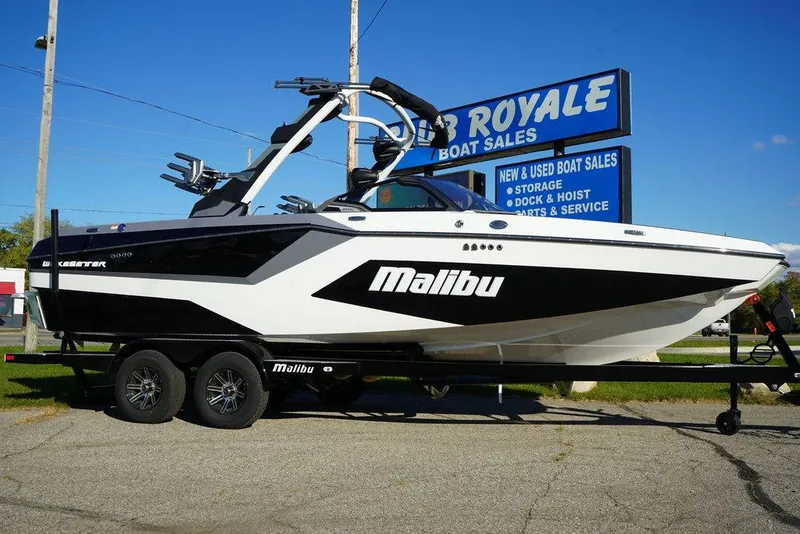 Slide: The Image of Malibu Boats 23 MXZ 2026 - 19