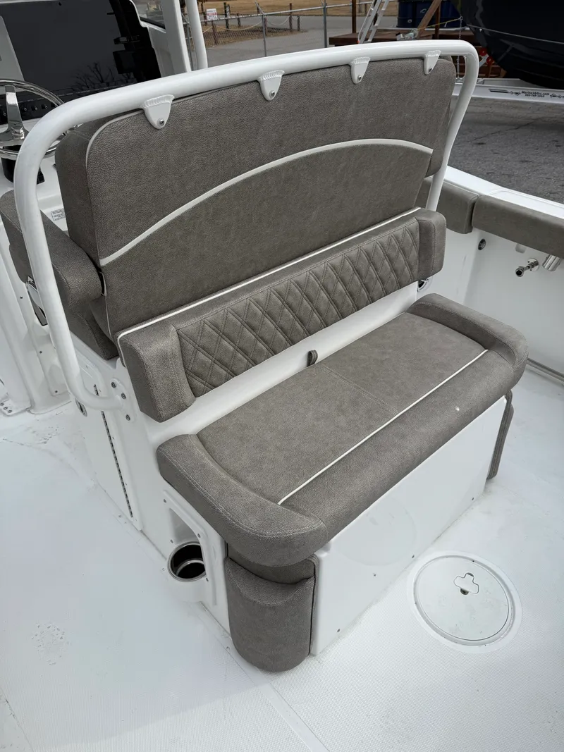 Slide: The Image of Sea Hunt Ultra 265 SE 2026 - 11