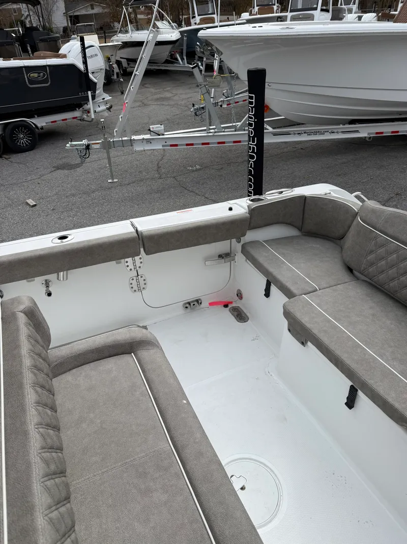 Slide: The Image of Sea Hunt Ultra 265 SE 2026 - 14