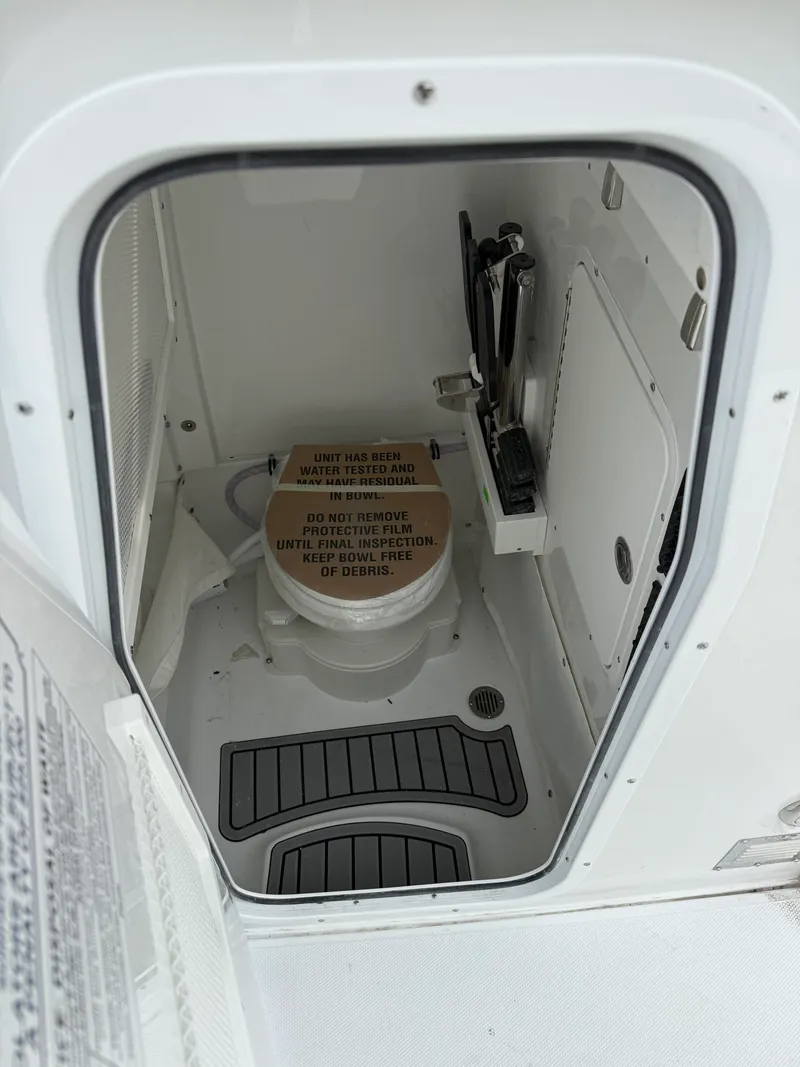 Slide: The Image of Sea Hunt Ultra 265 SE 2026 - 7