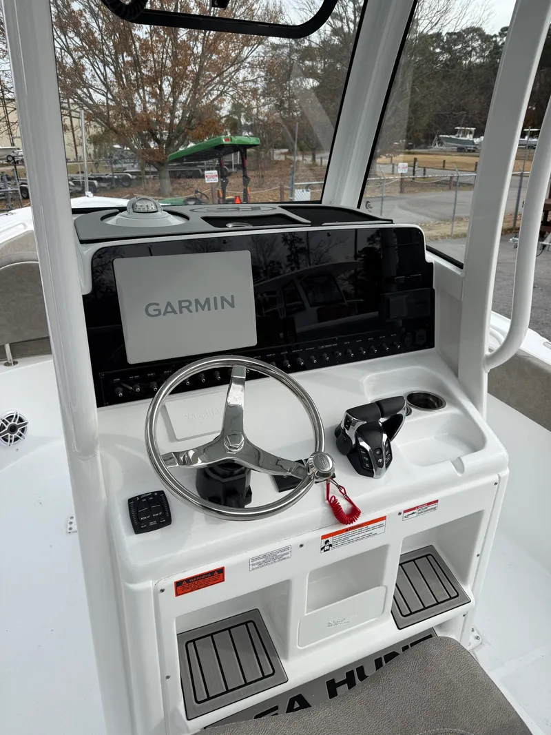 Slide: The Image of Sea Hunt Ultra 265 SE 2026 - 9