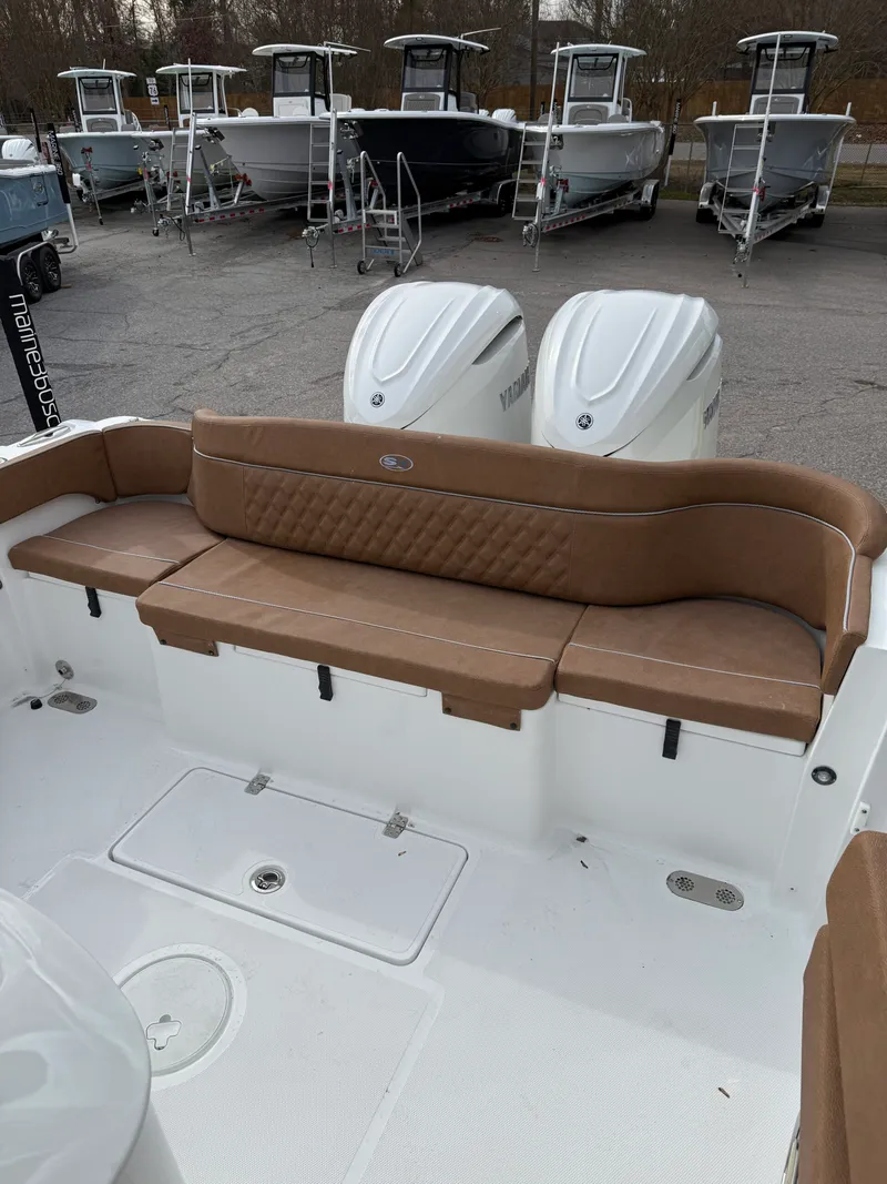 Slide: The Image of Sea Hunt Ultra 305 CB 2026 - 10