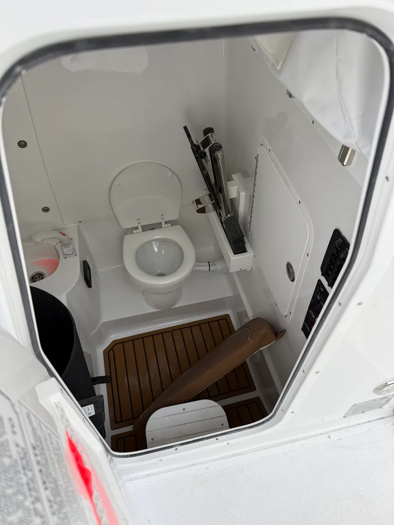 Slide: The Image of Sea Hunt Ultra 305 CB 2026 - 6