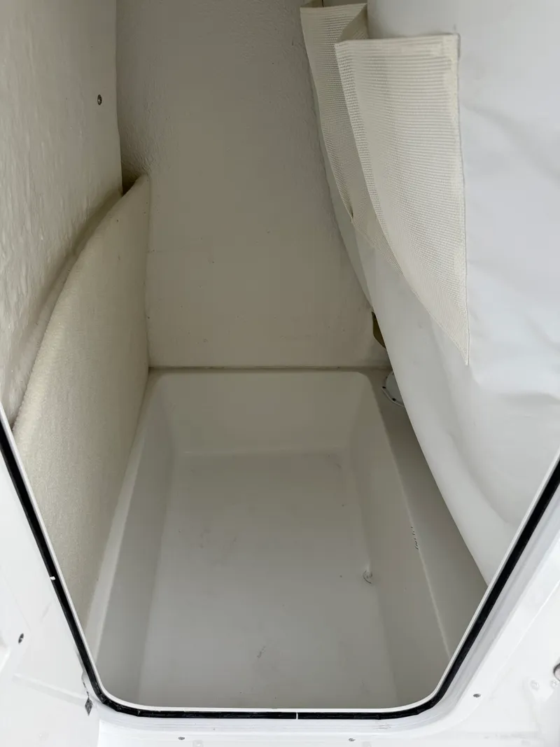 Slide: The Image of Sea Hunt Ultra 229 2026 - 11