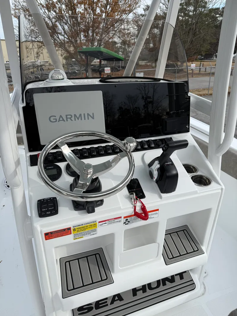 Slide: The Image of Sea Hunt Ultra 229 2026 - 8