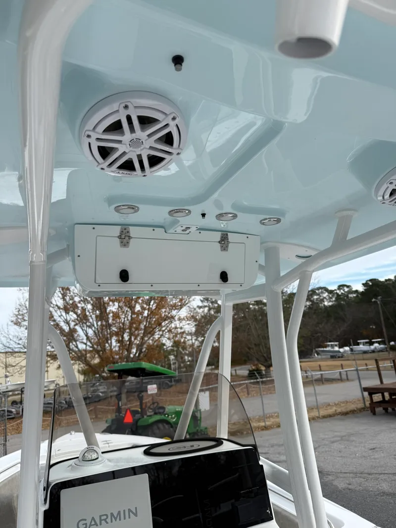 Slide: The Image of Sea Hunt Ultra 229 2026 - 9