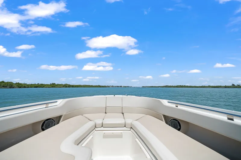 Slide: The Image of Boston Whaler 320 VANTAGE 2019 - 11