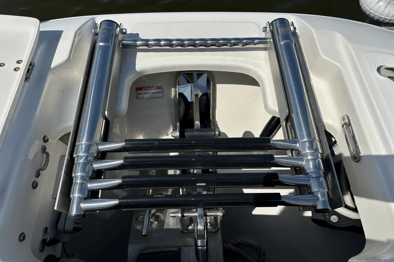 Slide: The Image of Boston Whaler 320 VANTAGE 2019 - 15