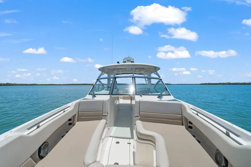 Slide: The Image of Boston Whaler 320 VANTAGE 2019 - 19