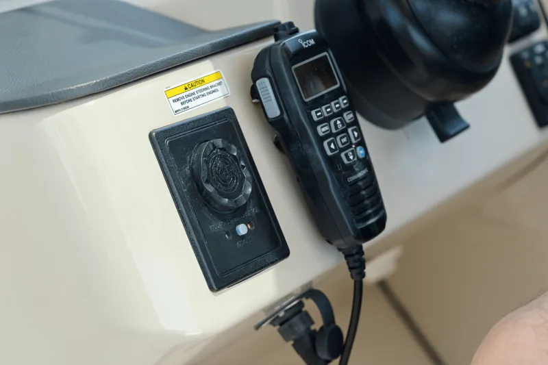 Slide: The Image of Boston Whaler 320 VANTAGE 2019 - 31