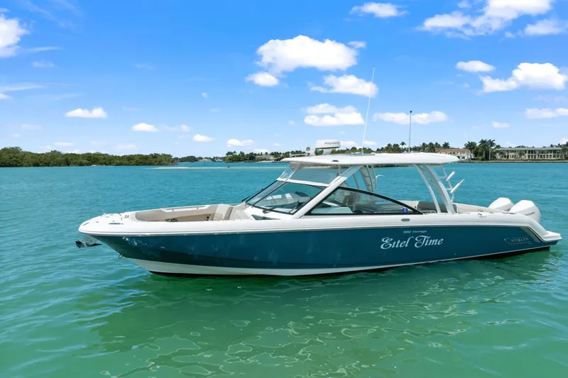 Slide: The Image of Boston Whaler 320 VANTAGE 2019 - 4
