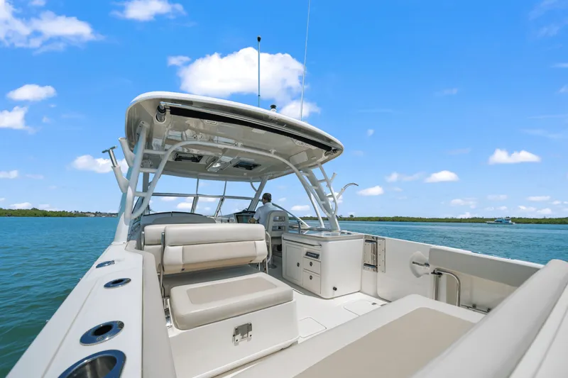 Slide: The Image of Boston Whaler 320 VANTAGE 2019 - 47
