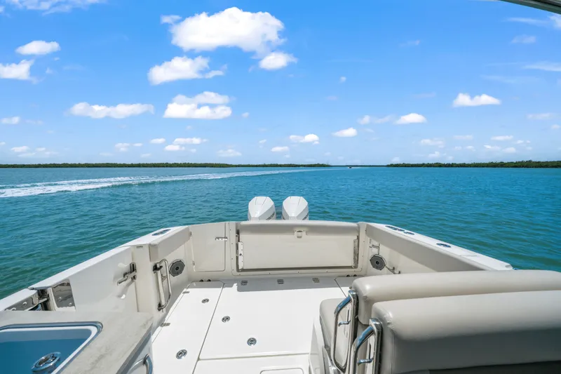 Slide: The Image of Boston Whaler 320 VANTAGE 2019 - 50