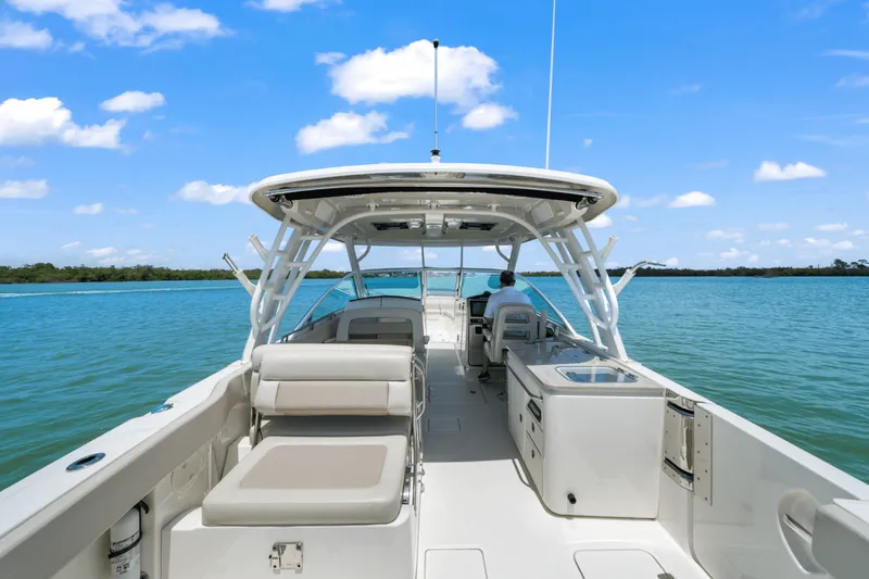 Slide: The Image of Boston Whaler 320 VANTAGE 2019 - 52