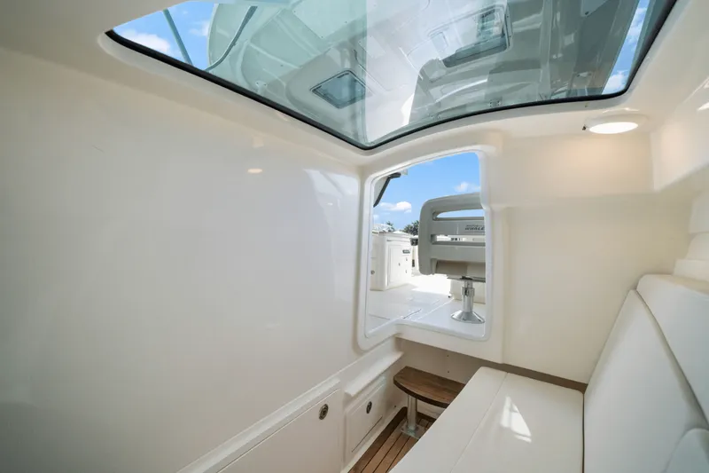 Slide: The Image of Boston Whaler 320 VANTAGE 2019 - 54