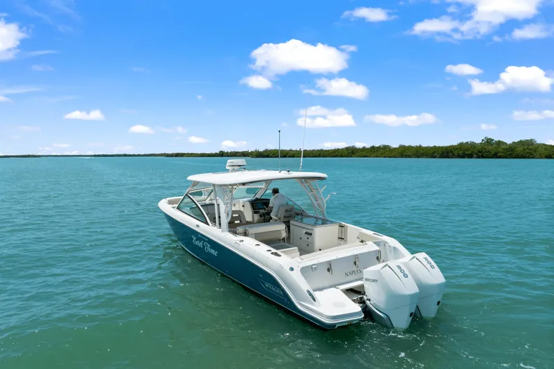 Slide: The Image of Boston Whaler 320 VANTAGE 2019 - 6