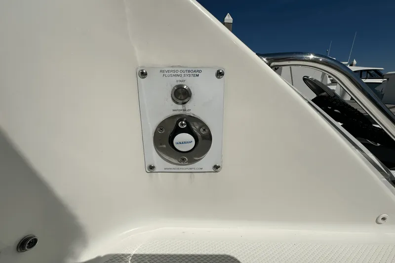 Slide: The Image of Boston Whaler 320 VANTAGE 2019 - 61