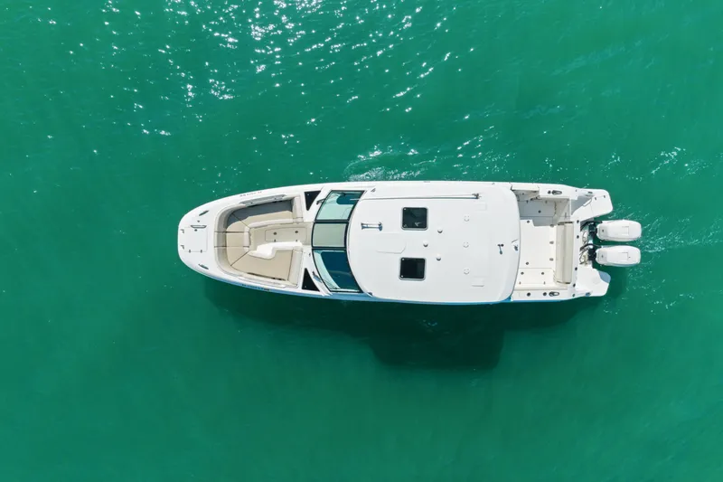 Slide: The Image of Boston Whaler 320 VANTAGE 2019 - 9