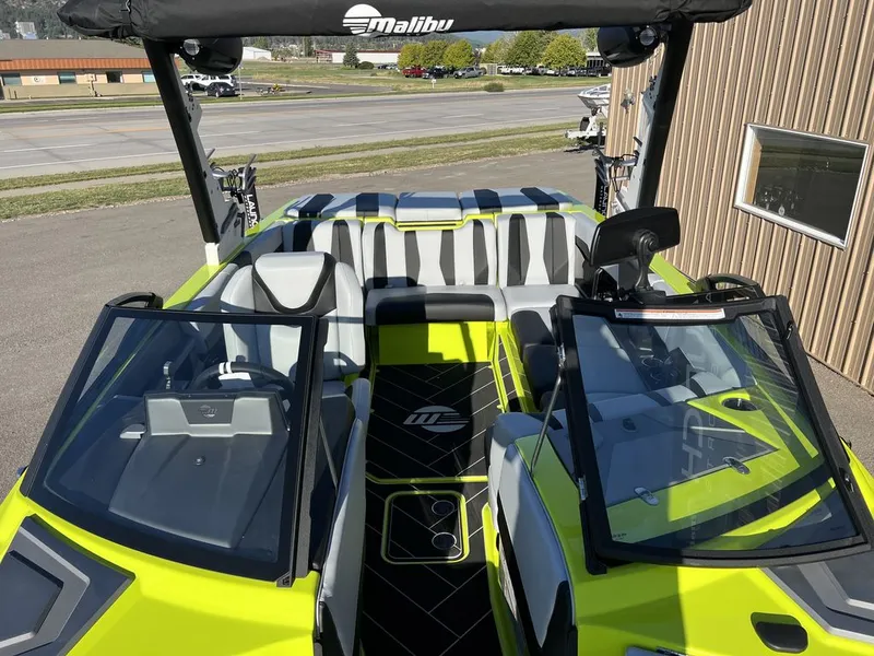 Slide: The Image of Malibu 22 LSV 2024 - 7
