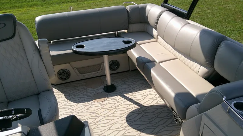 Slide: The Image of Harris Grand Mariner 250 2019 - 5