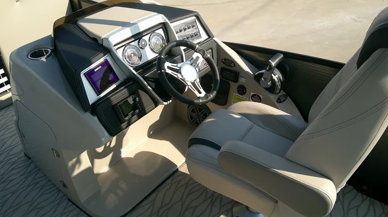 Slide: The Image of Harris Grand Mariner 250 2019 - 6