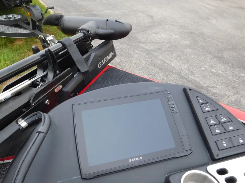 Slide: The Image of Caymas CX 21 PRO 2026 - 8