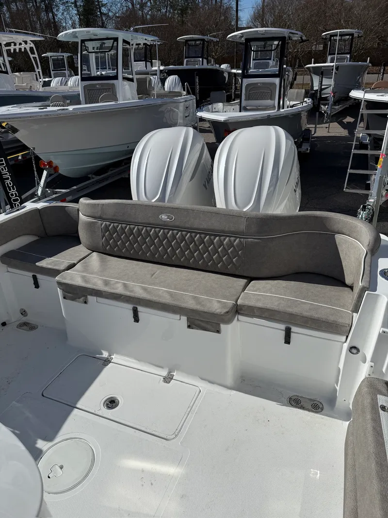 Slide: The Image of Sea Hunt Ultra 305 CB 2026 - 12