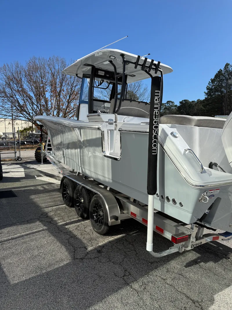 Slide: The Image of Sea Hunt Ultra 305 CB 2026 - 4