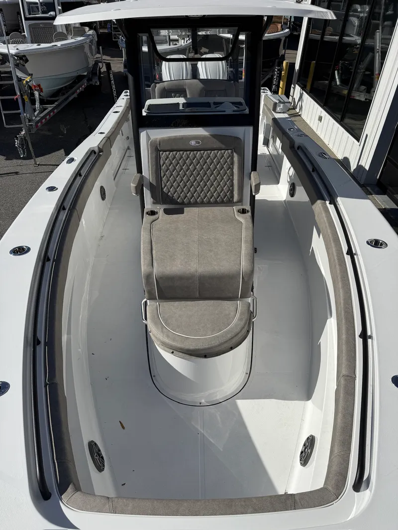 Slide: The Image of Sea Hunt Ultra 305 CB 2026 - 5