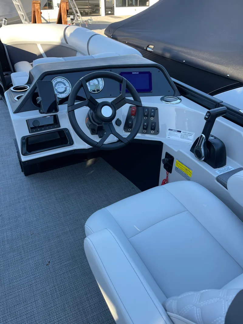 Slide: The Image of Crest Classic 220 SLC 2025 - 4